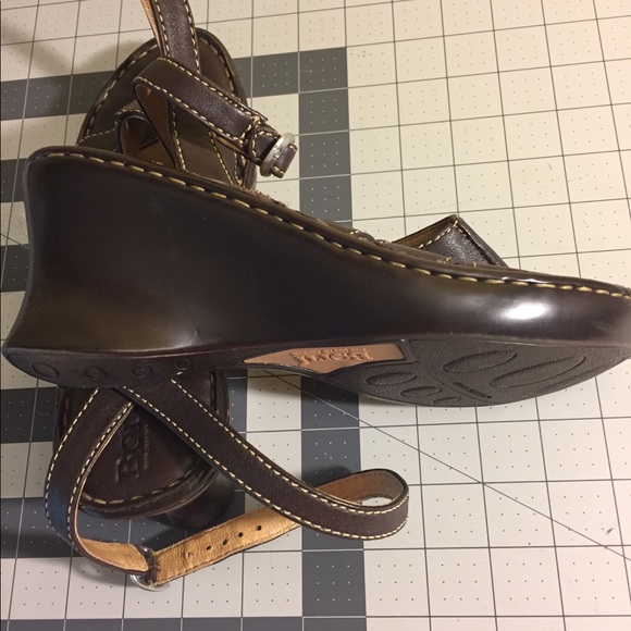 Brown born sandals born worn only once or twice - Picture 3 of 5